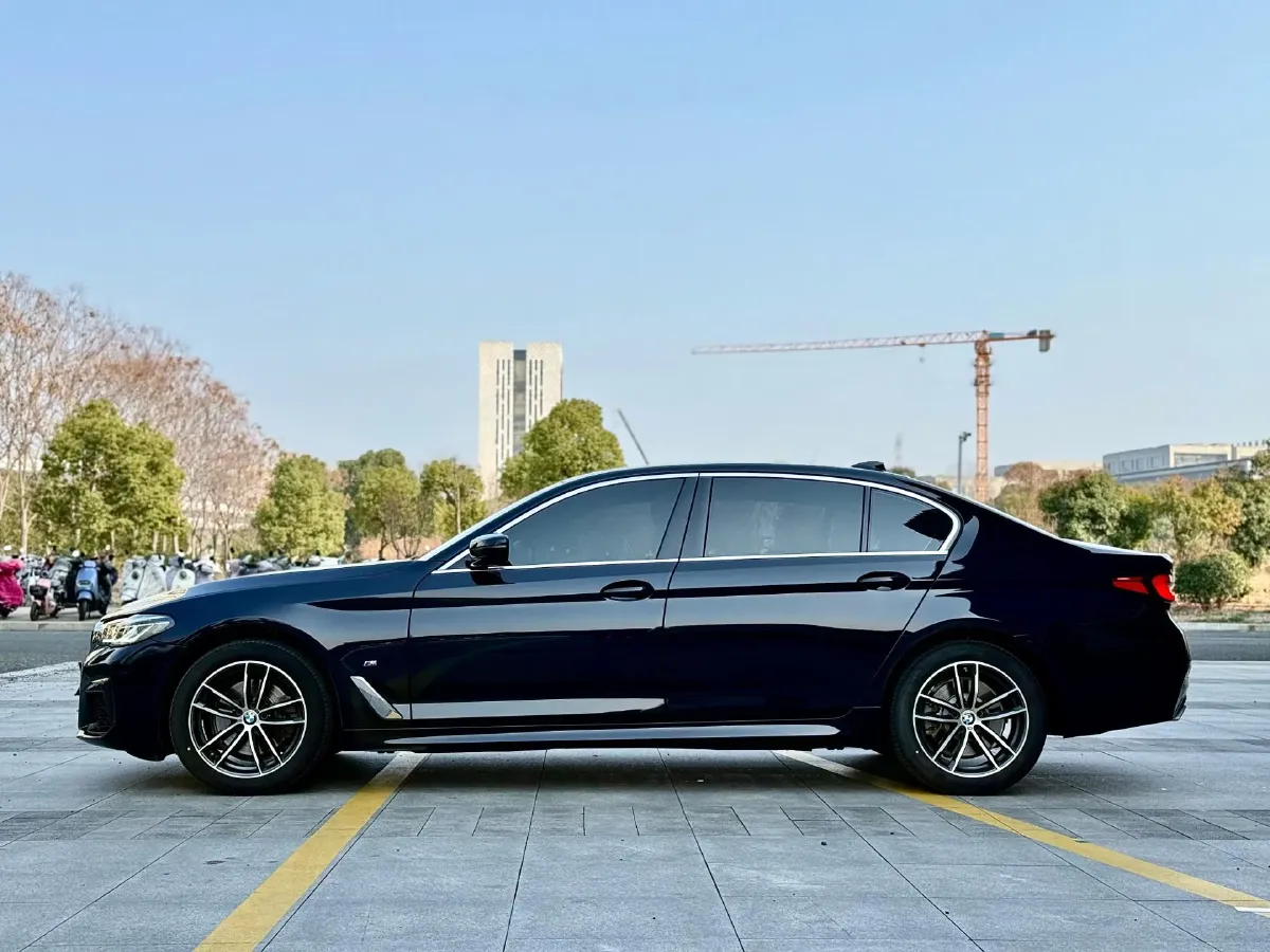 2022 BMW 5 Series 2.0T 184HP L4 8AT,autocango,china used car exporter,china ev exporter,chinese used car exporter,chinese used ev exporter