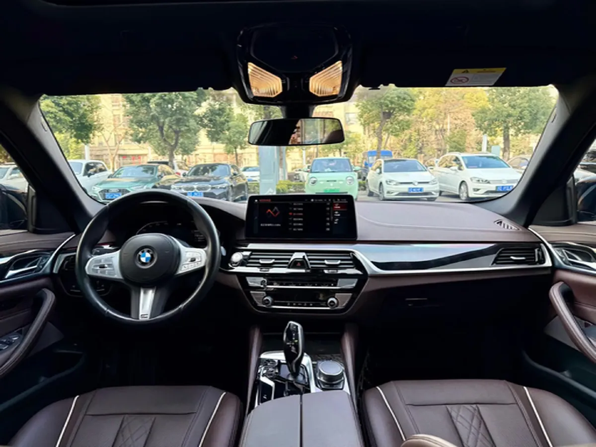 2022 BMW 5 Series 2.0T 184HP L4 8AT,autocango,china used car exporter,china ev exporter,chinese used car exporter,chinese used ev exporter