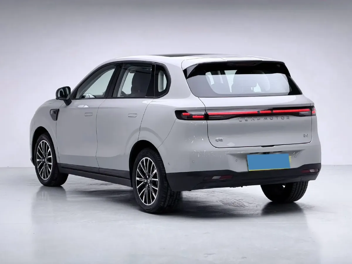 2025 Leapmotor B10 BEV 67.1KWH,autocango,china used car exporter,china ev exporter,chinese used car exporter,chinese used ev exporter