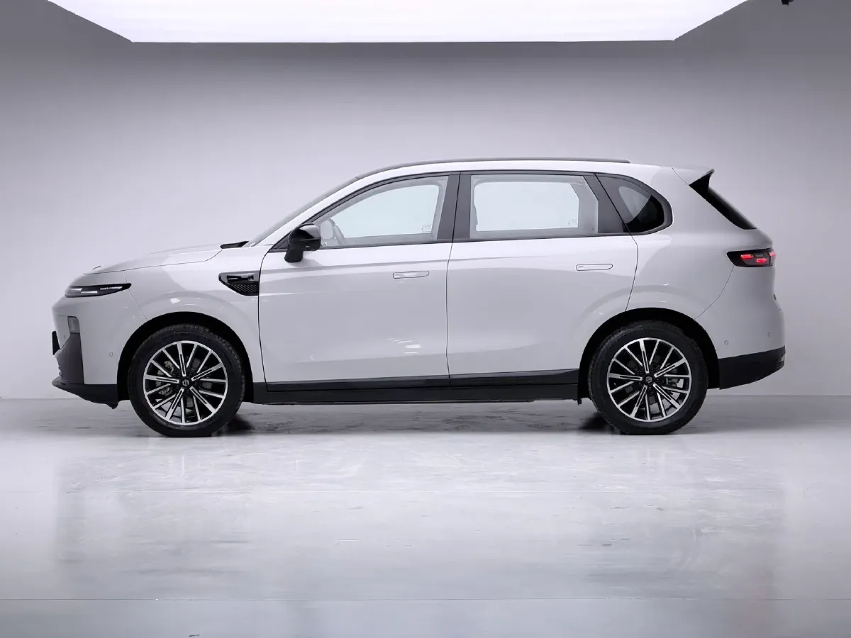 2025 Leapmotor B10 BEV 67.1KWH,autocango,china used car exporter,china ev exporter,chinese used car exporter,chinese used ev exporter