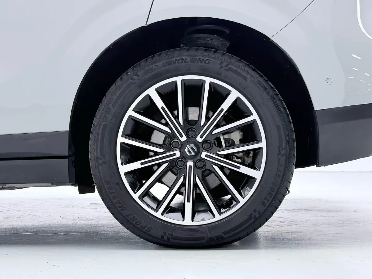 2025 Leapmotor B10 BEV 67.1KWH,autocango,china used car exporter,china ev exporter,chinese used car exporter,chinese used ev exporter