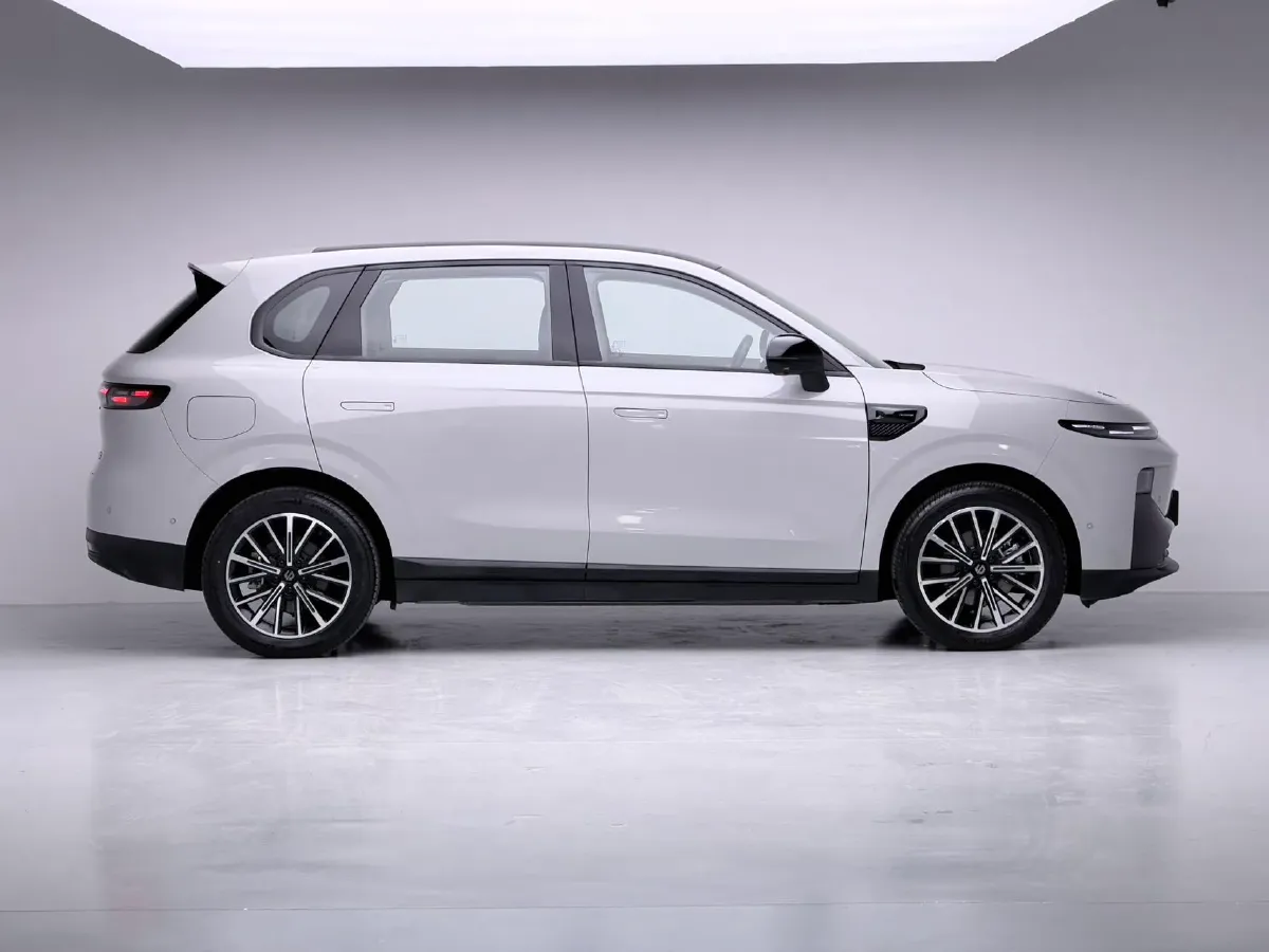 2025 Leapmotor B10 BEV 67.1KWH,autocango,china used car exporter,china ev exporter,chinese used car exporter,chinese used ev exporter