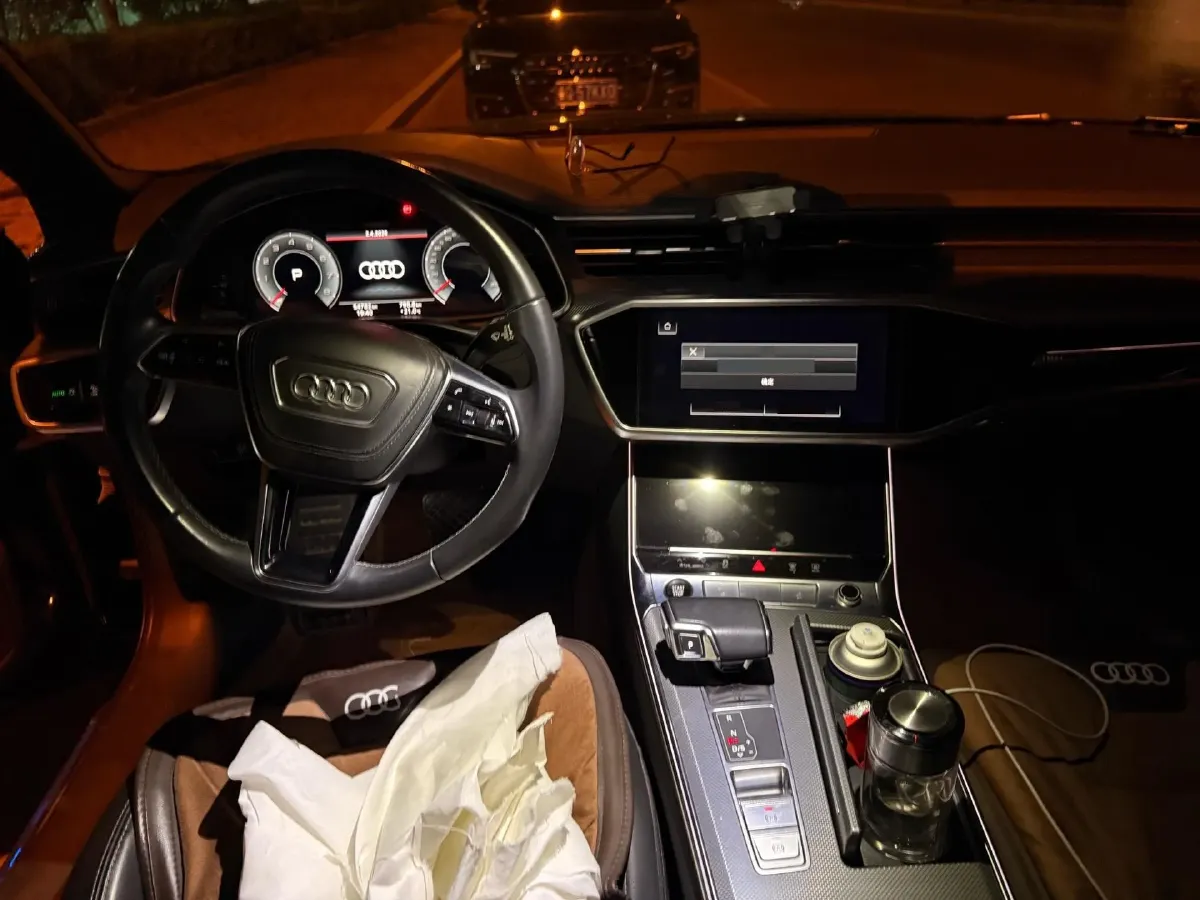 2023 Audi A6L 2.0T 245HP L4 7DCT,autocango,china used car exporter,china ev exporter,chinese used car exporter,chinese used ev exporter