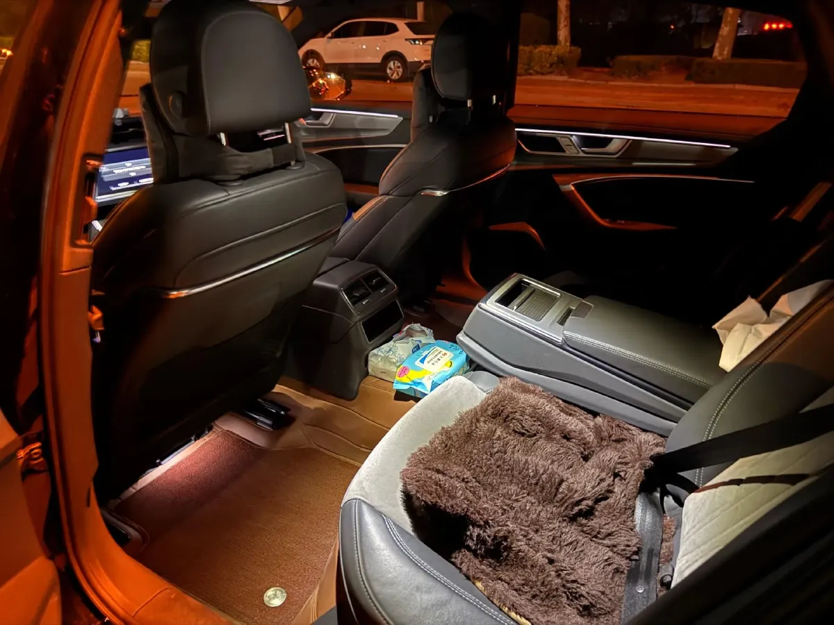 2023 Audi A6L 2.0T 245HP L4 7DCT,autocango,china used car exporter,china ev exporter,chinese used car exporter,chinese used ev exporter