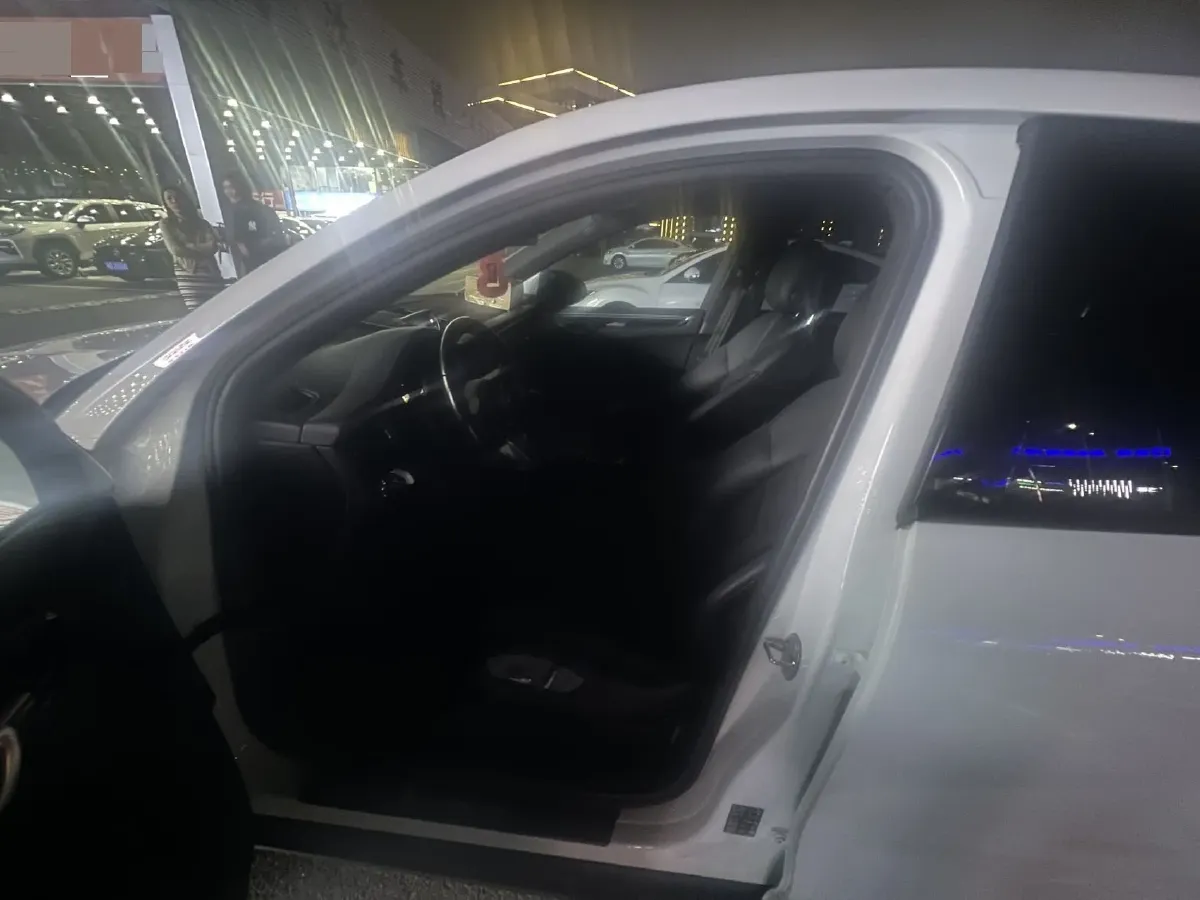 2018 Porsche Macan 2.0T 252HP L4 7DCT,autocango,china used car exporter,china ev exporter,chinese used car exporter,chinese used ev exporter