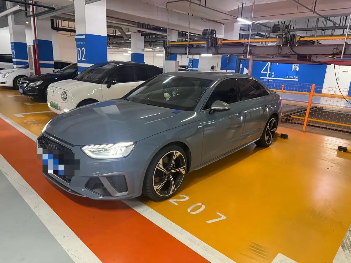 2022 Audi A4L 2.0T 190HP L4 7DCT,autocango,china used car exporter,china ev exporter,chinese used car exporter,chinese used ev exporter