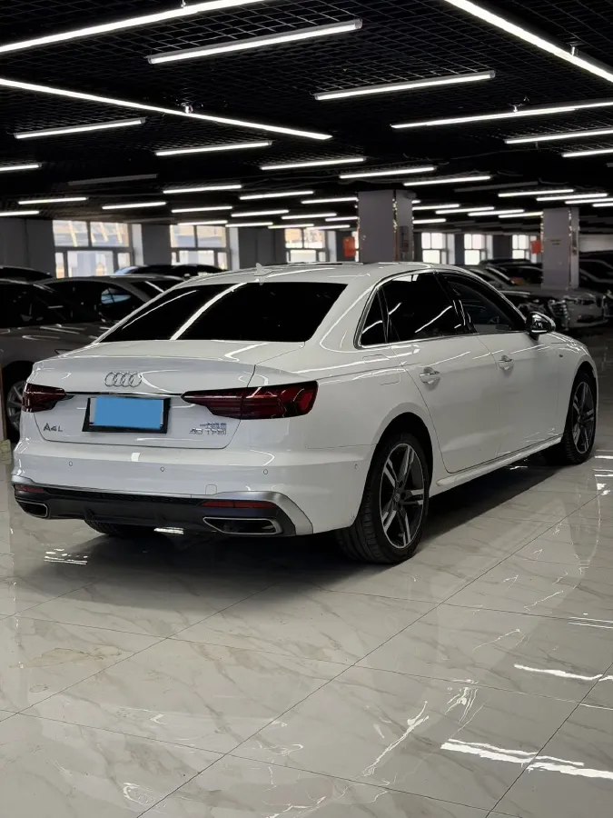 2020 Audi A4L 2.0T 190HP L4 7DCT,autocango,china used car exporter,china ev exporter,chinese used car exporter,chinese used ev exporter