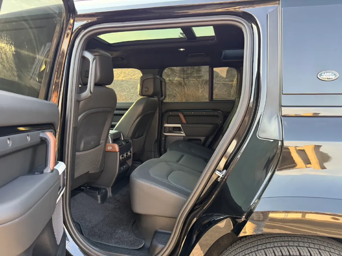 2024 Land Rover Defender 3.0T 400HP L6 8AT,autocango,china used car exporter,china ev exporter,chinese used car exporter,chinese used ev exporter