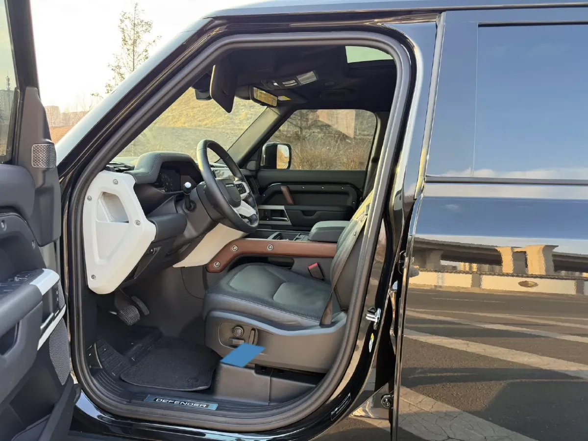 2024 Land Rover Defender 3.0T 400HP L6 8AT,autocango,china used car exporter,china ev exporter,chinese used car exporter,chinese used ev exporter