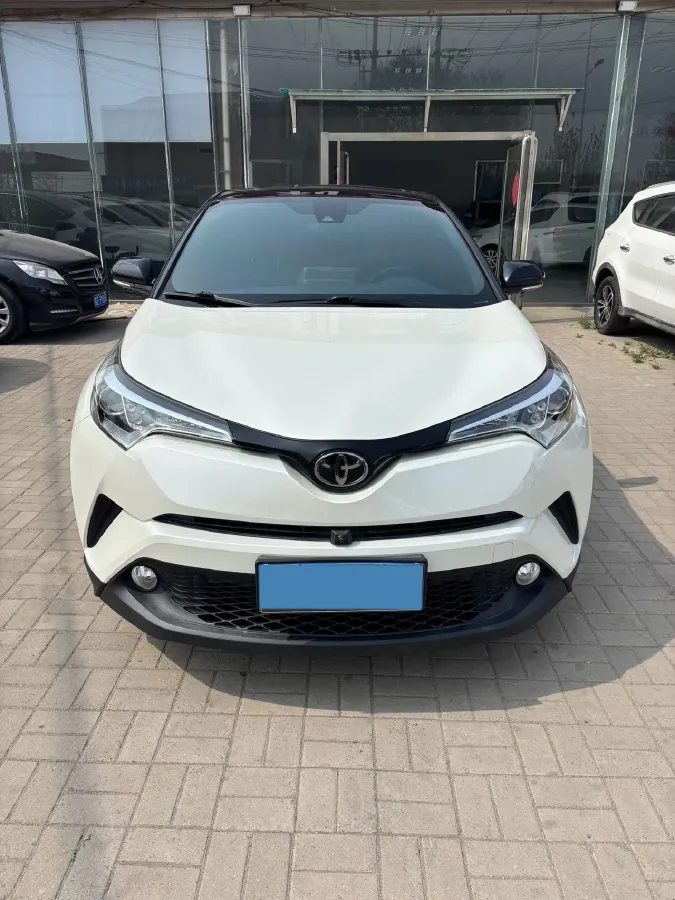 2018 Toyota C-HR 2.0L 171HP L4 CVT,autocango,china used car exporter,china ev exporter,chinese used car exporter,chinese used ev exporter