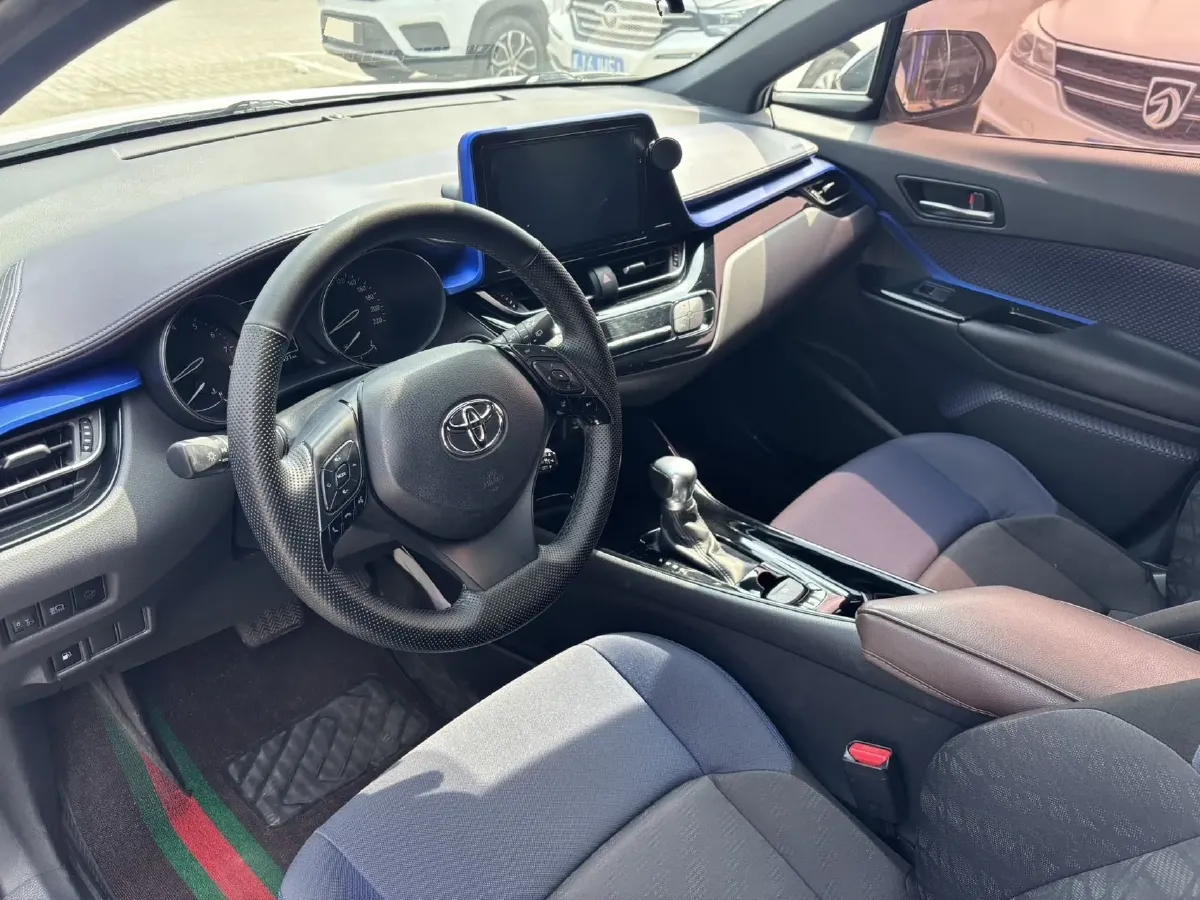 2018 Toyota C-HR 2.0L 171HP L4 CVT,autocango,china used car exporter,china ev exporter,chinese used car exporter,chinese used ev exporter