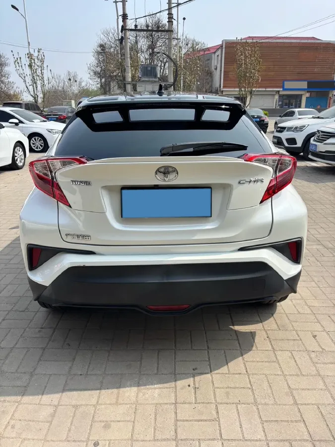 2018 Toyota C-HR 2.0L 171HP L4 CVT,autocango,china used car exporter,china ev exporter,chinese used car exporter,chinese used ev exporter