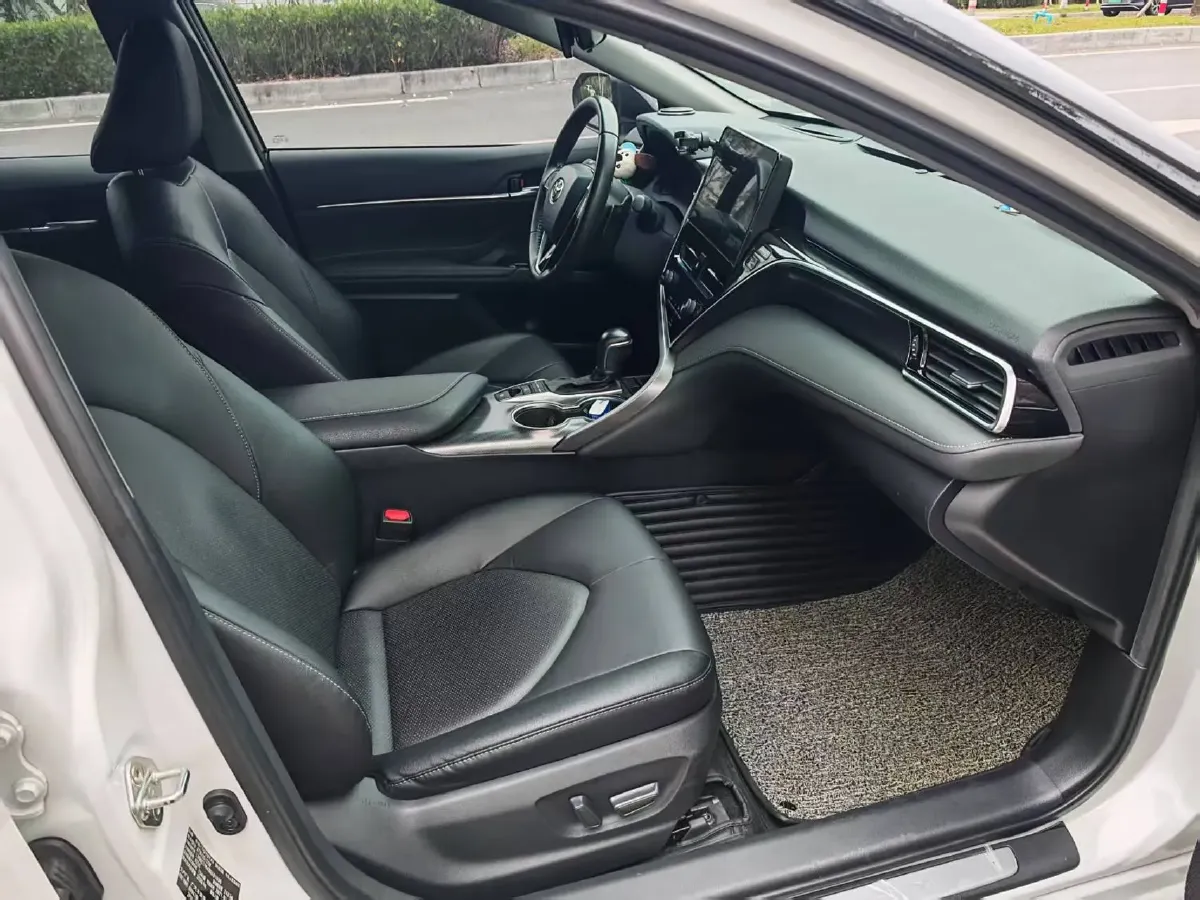 2021 Toyota Camry 2.5L 209HP L4 8AT,autocango,china used car exporter,china ev exporter,chinese used car exporter,chinese used ev exporter