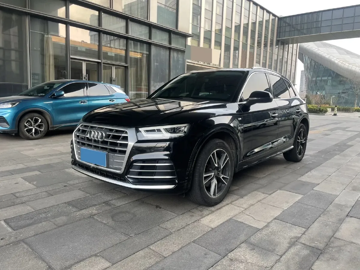 2020 Audi Q5L 2.0T 190HP L4 7DCT,autocango,china used car exporter,china ev exporter,chinese used car exporter,chinese used ev exporter