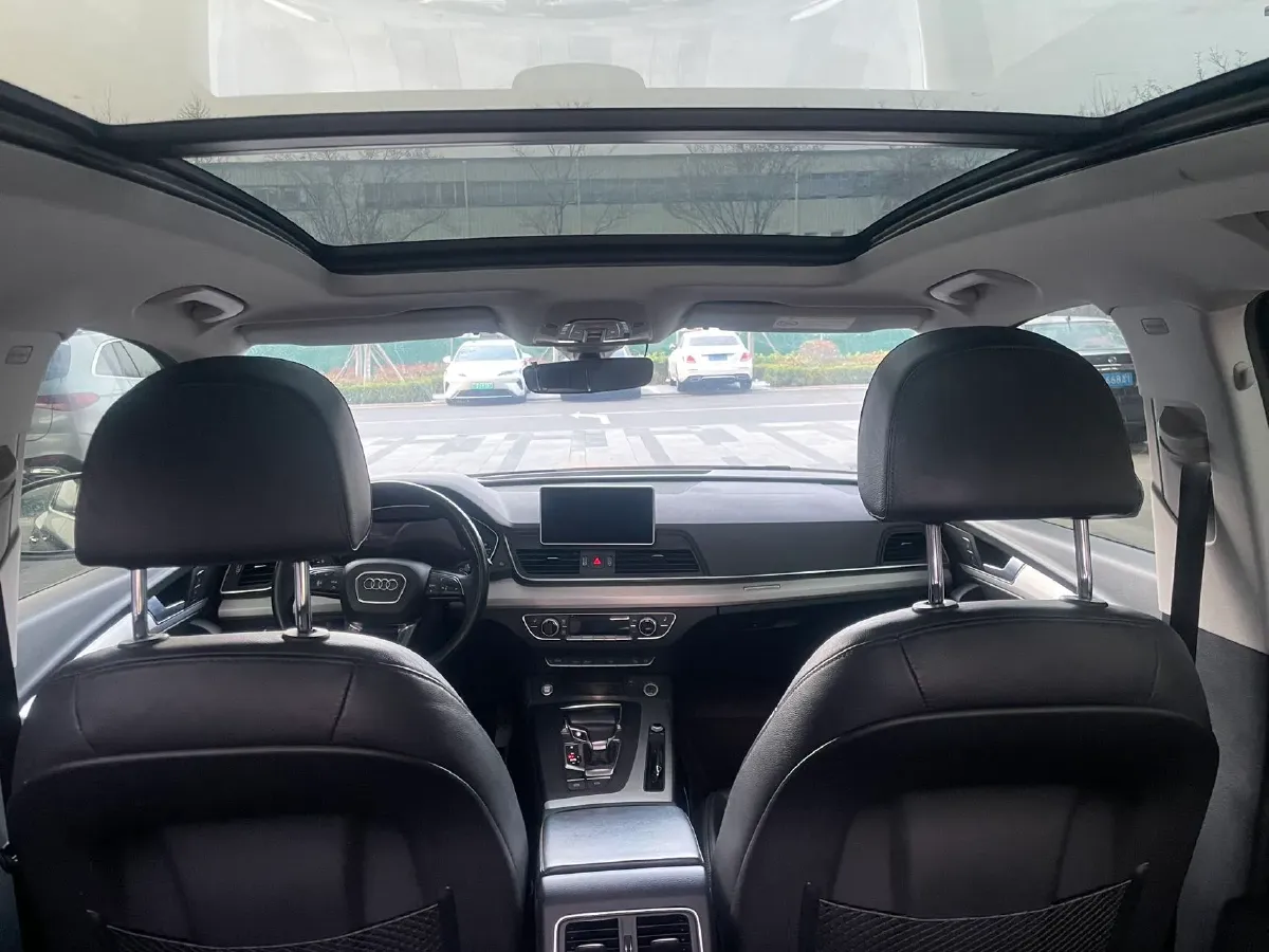 2020 Audi Q5L 2.0T 190HP L4 7DCT,autocango,china used car exporter,china ev exporter,chinese used car exporter,chinese used ev exporter