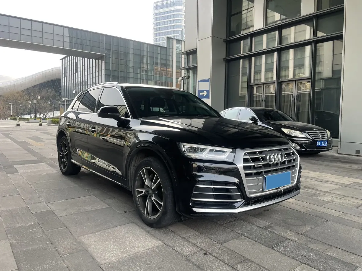 2020 Audi Q5L 2.0T 190HP L4 7DCT,autocango,china used car exporter,china ev exporter,chinese used car exporter,chinese used ev exporter