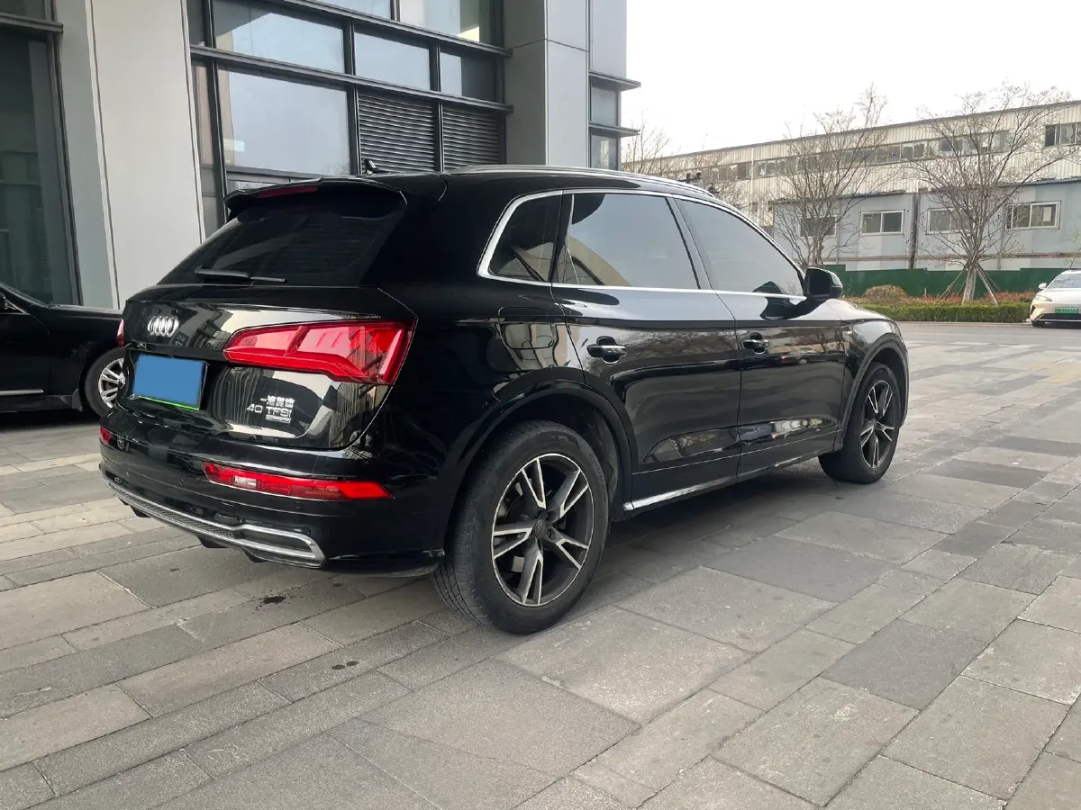 2020 Audi Q5L 2.0T 190HP L4 7DCT,autocango,china used car exporter,china ev exporter,chinese used car exporter,chinese used ev exporter