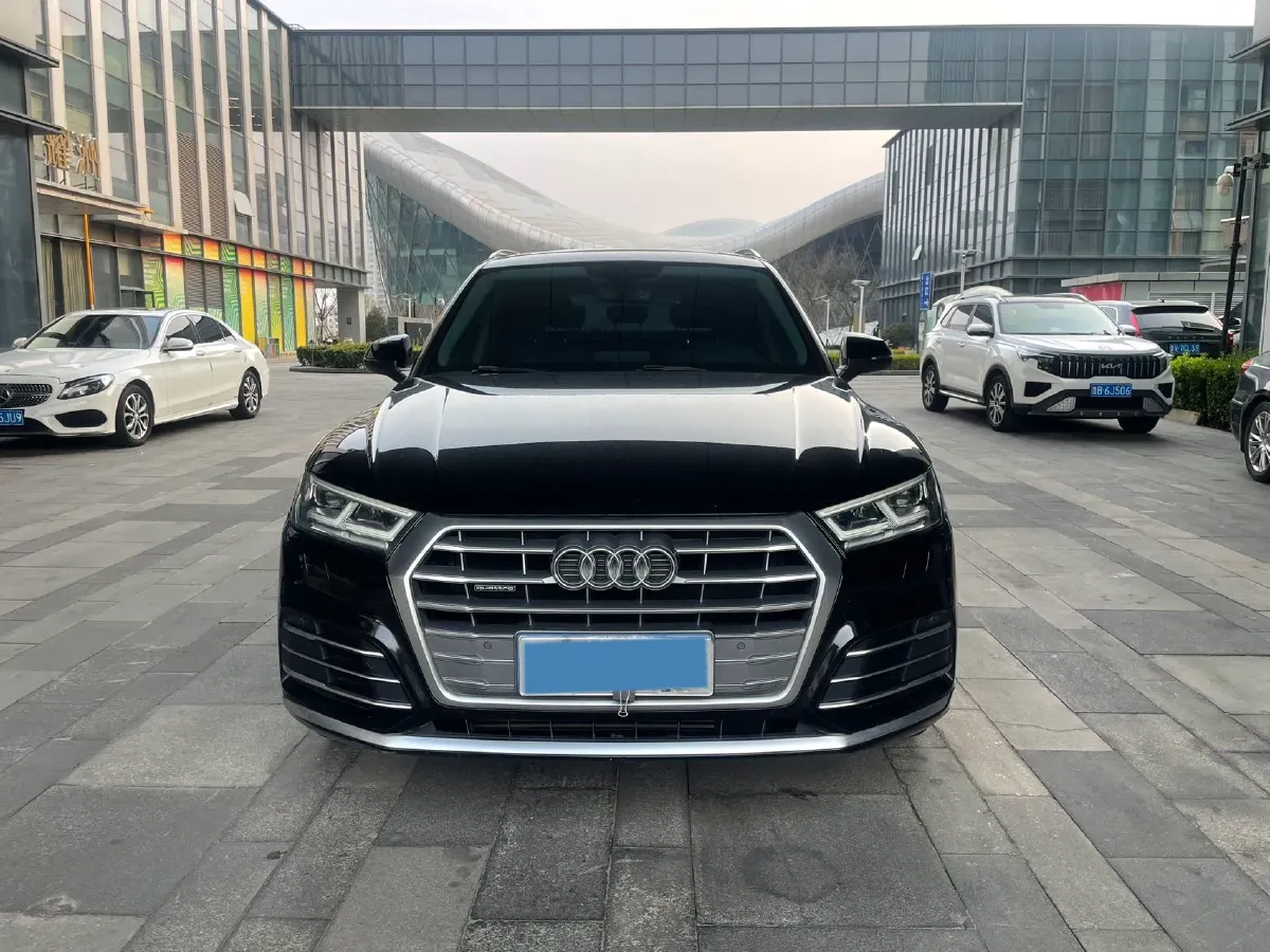 2020 Audi Q5L 2.0T 190HP L4 7DCT,autocango,china used car exporter,china ev exporter,chinese used car exporter,chinese used ev exporter