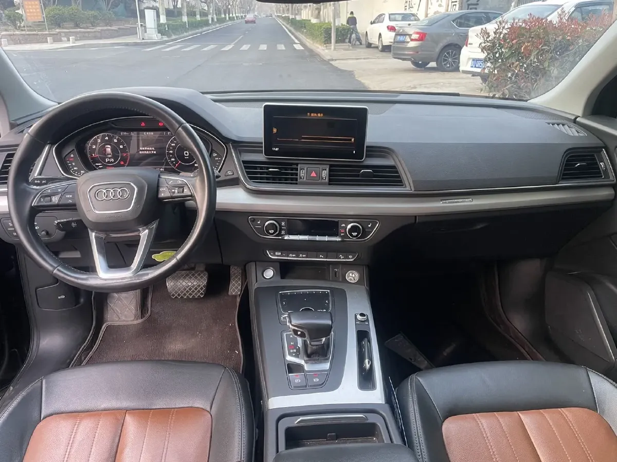 2020 Audi Q5L 2.0T 190HP L4 7DCT,autocango,china used car exporter,china ev exporter,chinese used car exporter,chinese used ev exporter