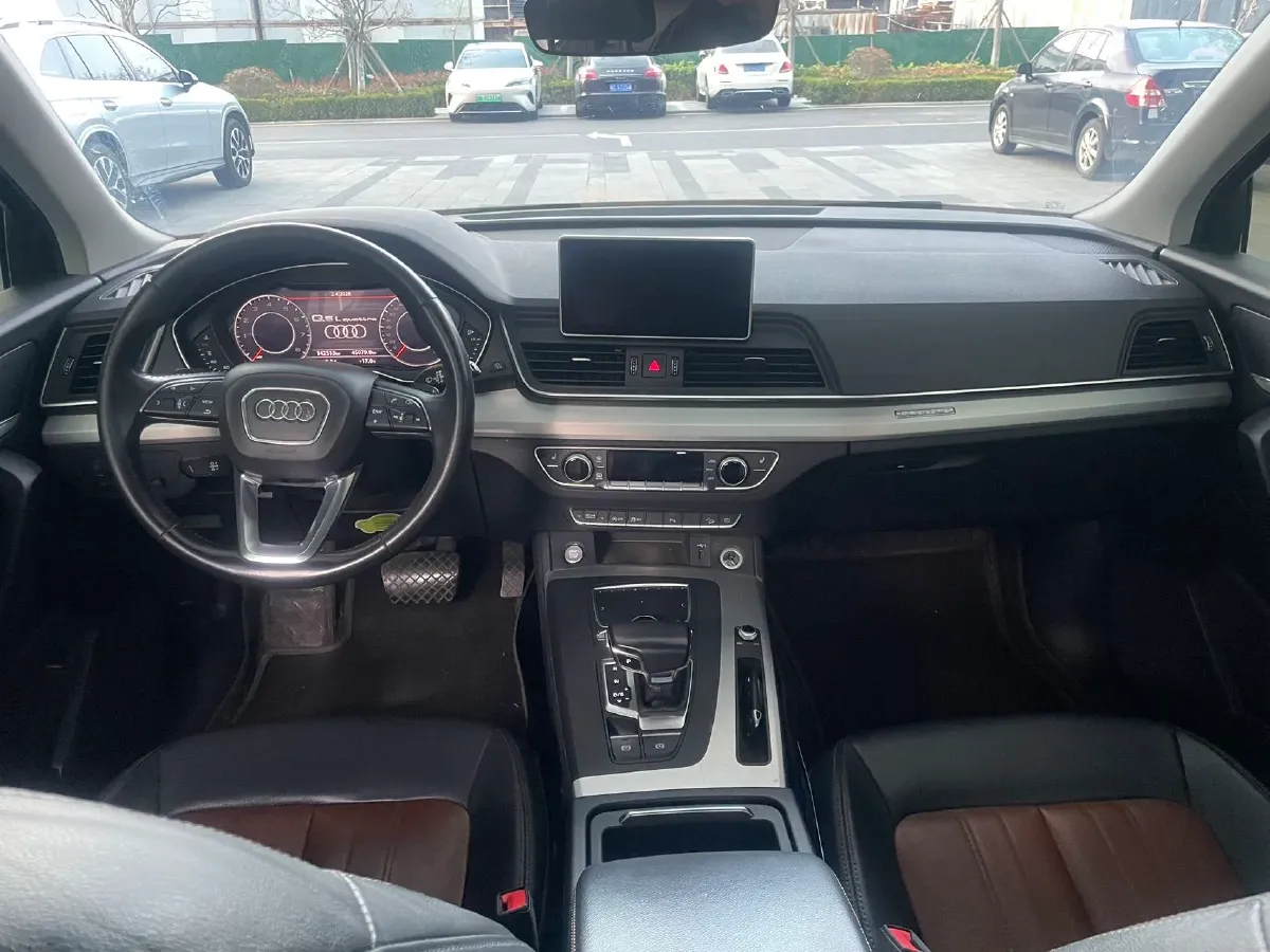 2020 Audi Q5L 2.0T 190HP L4 7DCT,autocango,china used car exporter,china ev exporter,chinese used car exporter,chinese used ev exporter