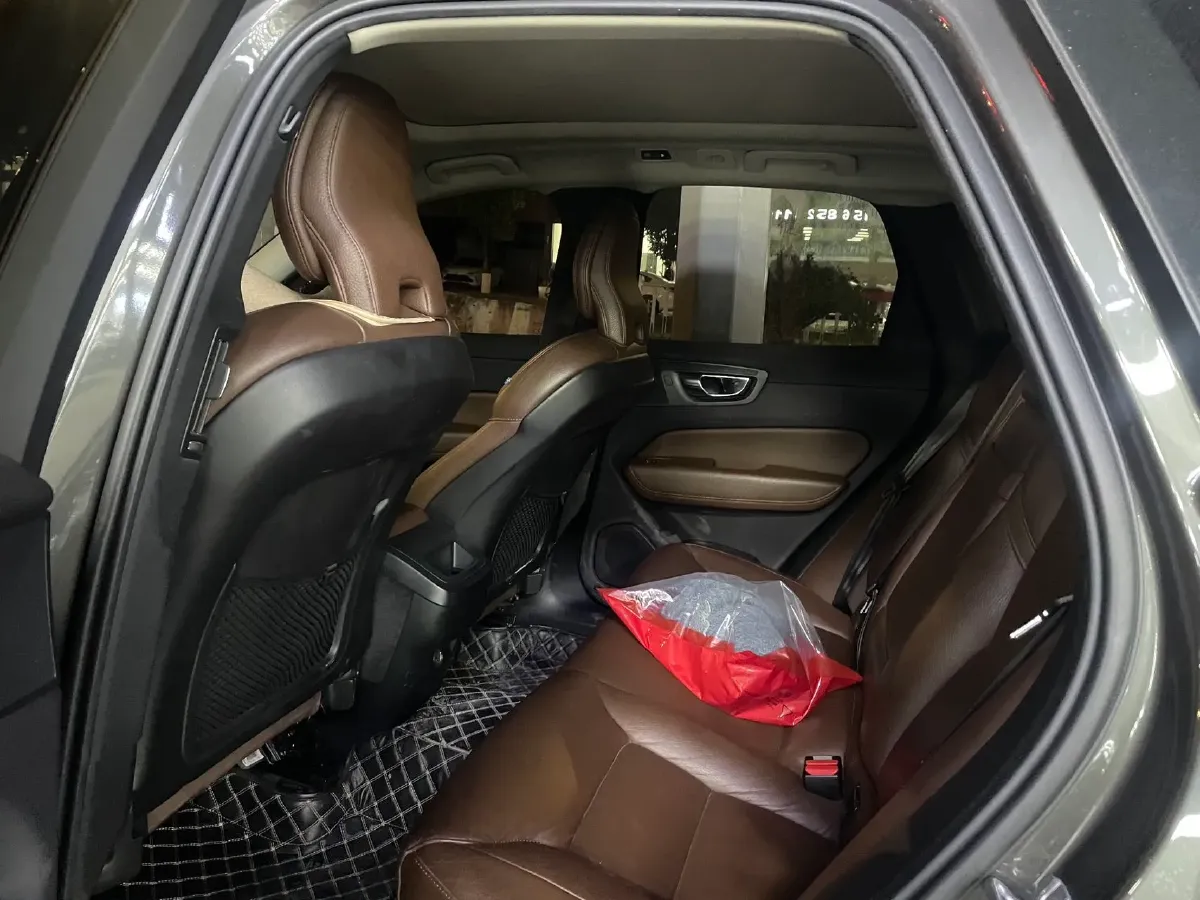 2020 Volvo XC60 2.0T 254HP L4 8AT,autocango,china used car exporter,china ev exporter,chinese used car exporter,chinese used ev exporter