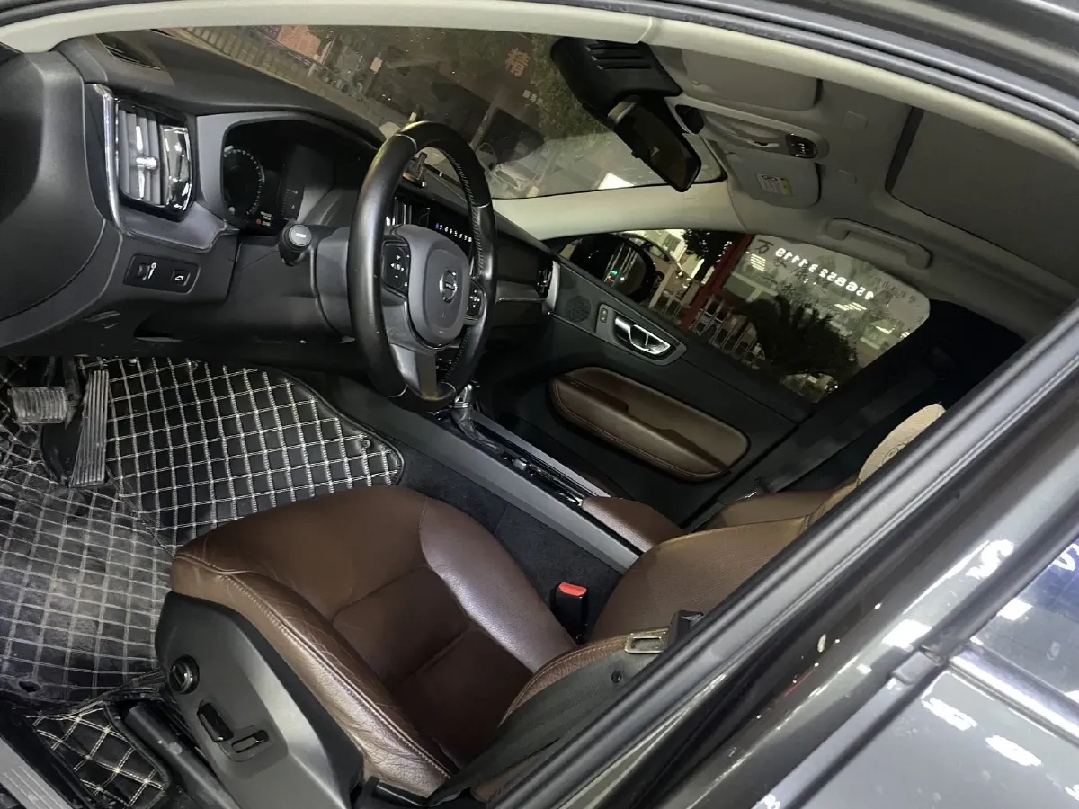 2020 Volvo XC60 2.0T 254HP L4 8AT,autocango,china used car exporter,china ev exporter,chinese used car exporter,chinese used ev exporter