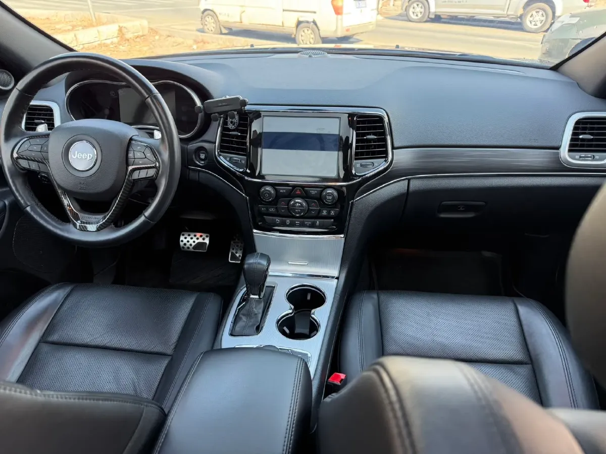 2021 Jeep Grand Cherokee 3.0L 234HP V6 8AT,autocango,china used car exporter,china ev exporter,chinese used car exporter,chinese used ev exporter