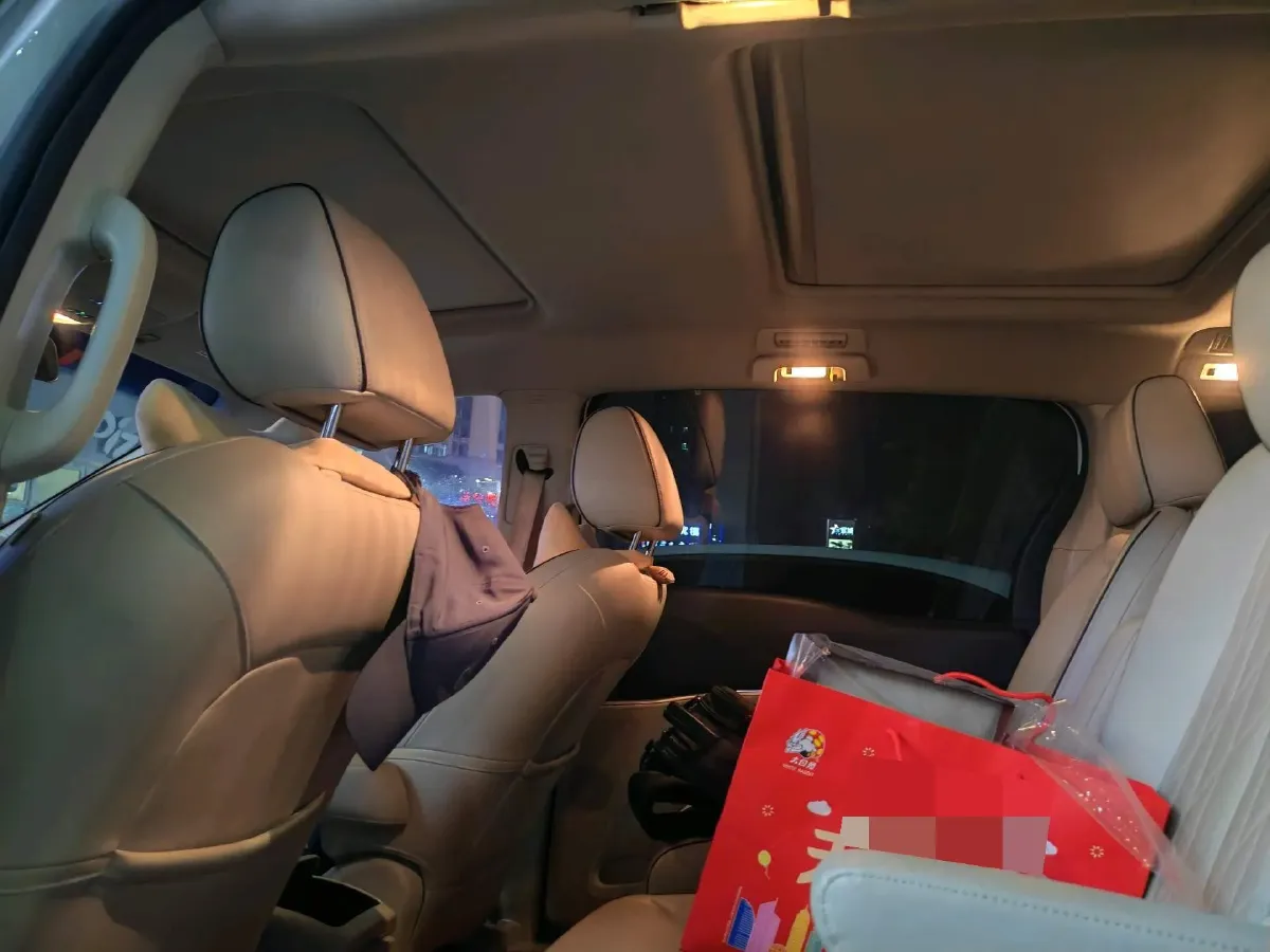 2021 Buick GL8 2.0T 237HP L4 9AT,autocango,china used car exporter,china ev exporter,chinese used car exporter,chinese used ev exporter