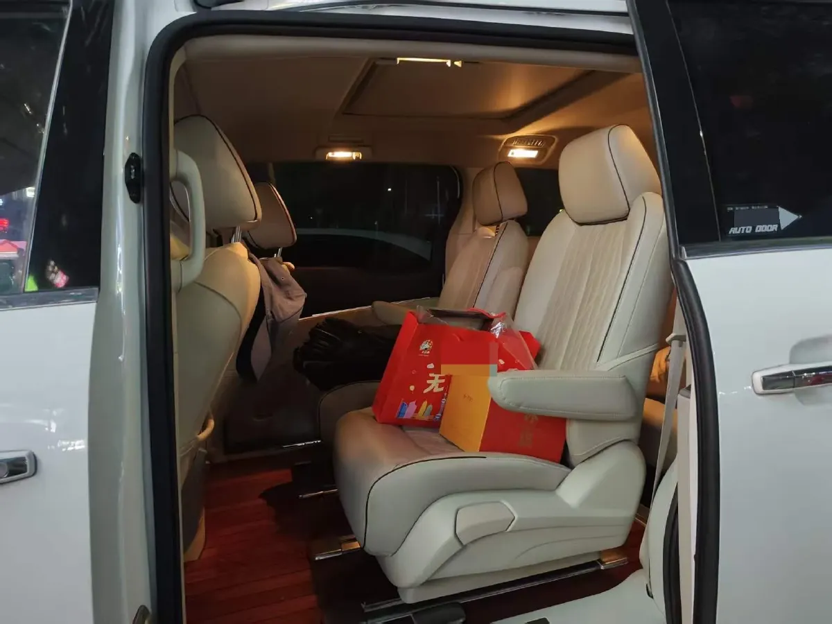 2021 Buick GL8 2.0T 237HP L4 9AT,autocango,china used car exporter,china ev exporter,chinese used car exporter,chinese used ev exporter