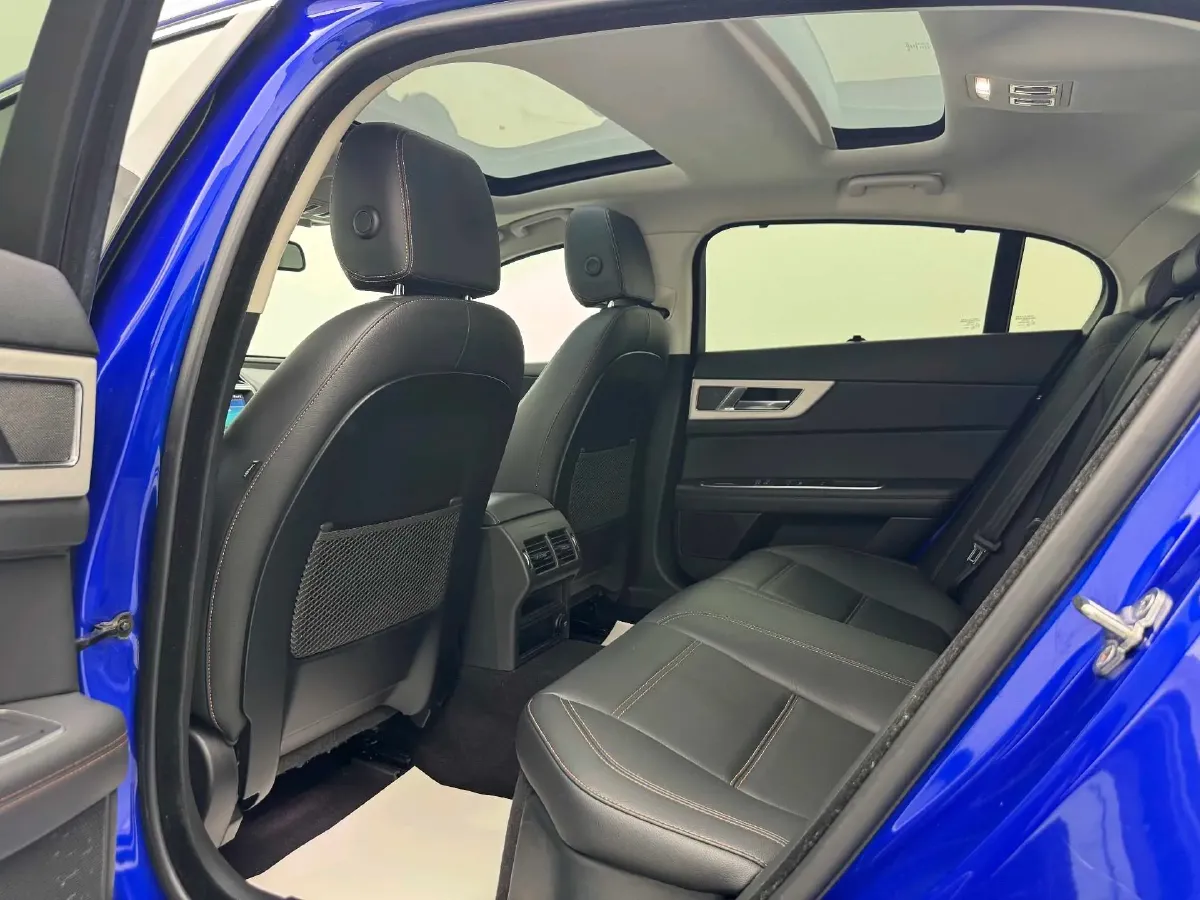 2019 Land Rover Discovery Sport 2.0T 200HP L4 9AT,autocango,china used car exporter,china ev exporter,chinese used car exporter,chinese used ev exporter