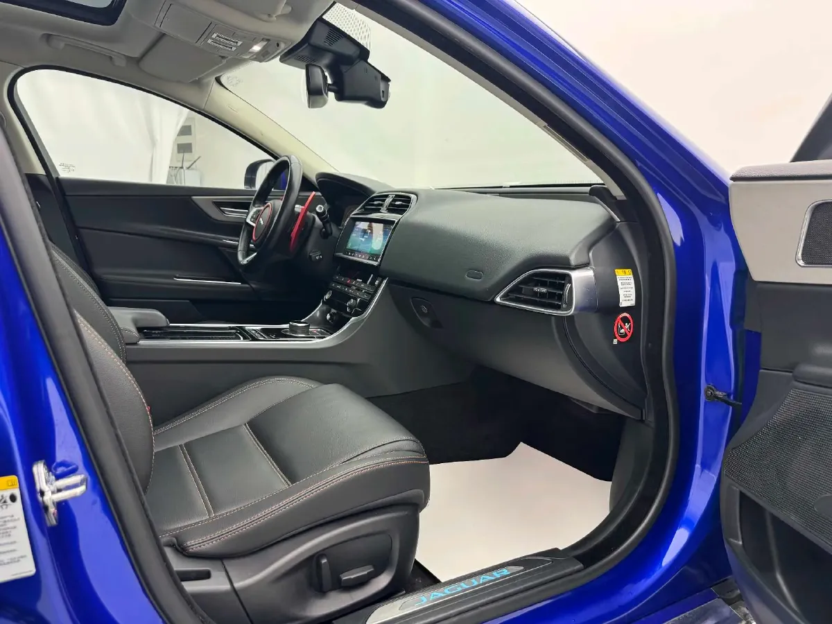 2019 Land Rover Discovery Sport 2.0T 200HP L4 9AT,autocango,china used car exporter,china ev exporter,chinese used car exporter,chinese used ev exporter