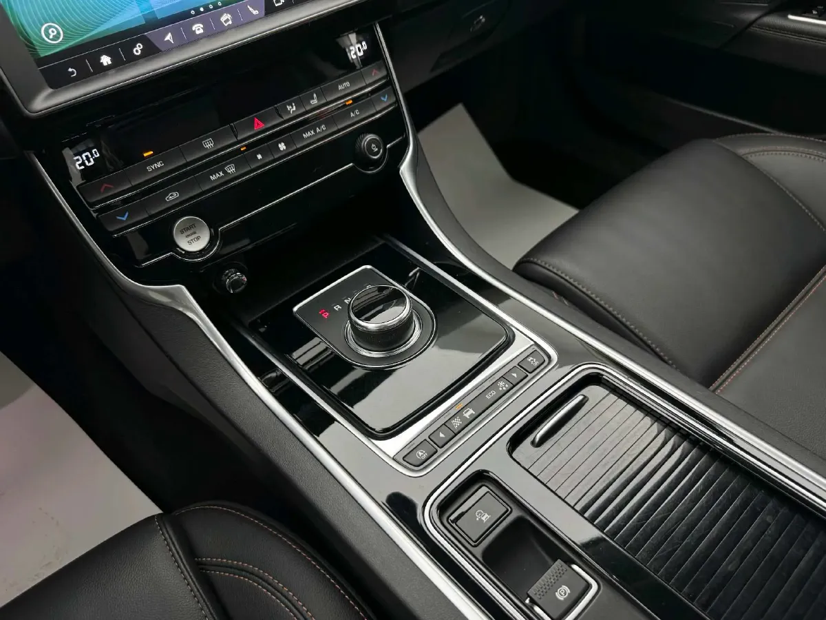 2019 Land Rover Discovery Sport 2.0T 200HP L4 9AT,autocango,china used car exporter,china ev exporter,chinese used car exporter,chinese used ev exporter