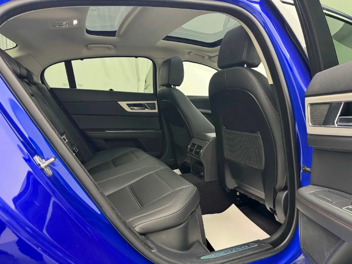 2019 Land Rover Discovery Sport 2.0T 200HP L4 9AT,autocango,china used car exporter,china ev exporter,chinese used car exporter,chinese used ev exporter