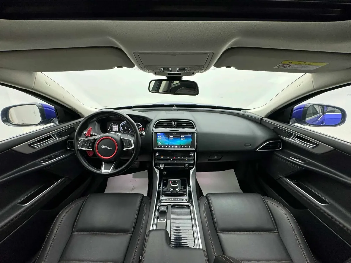 2019 Land Rover Discovery Sport 2.0T 200HP L4 9AT,autocango,china used car exporter,china ev exporter,chinese used car exporter,chinese used ev exporter