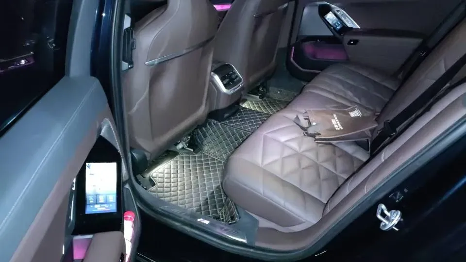 2023 BMW 7 Series 3.0T 272HP L6 8AT,autocango,china used car exporter,china ev exporter,chinese used car exporter,chinese used ev exporter