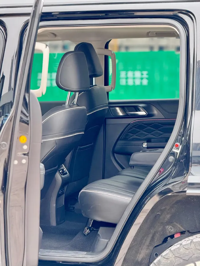 2023 Tank 300 2.0T 227HP L4 8AT,autocango,china used car exporter,china ev exporter,chinese used car exporter,chinese used ev exporter