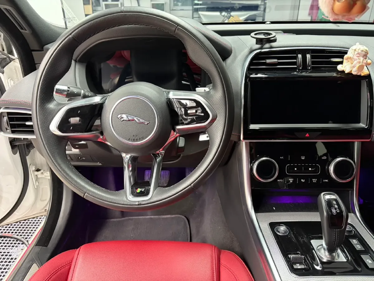 2021 Jaguar XEL 2.0T 250HP L4 8AT,autocango,china used car exporter,china ev exporter,chinese used car exporter,chinese used ev exporter