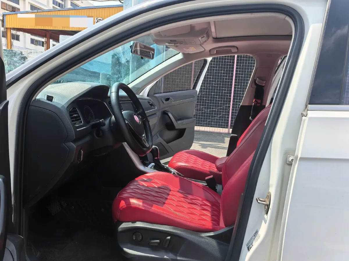 2019 Volkswagen T-Roc 1.4T 131HP L4 7DCT,autocango,china used car exporter,china ev exporter,chinese used car exporter,chinese used ev exporter