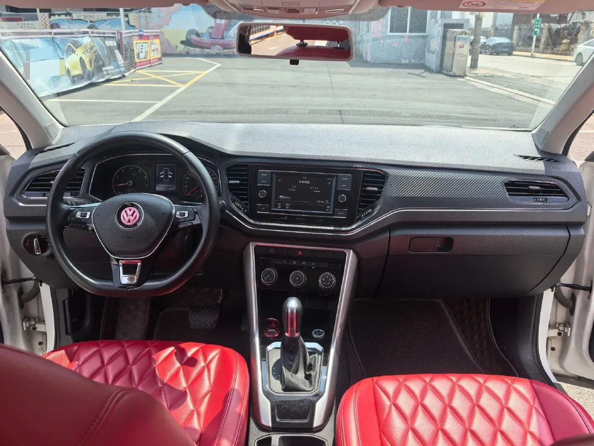 2019 Volkswagen T-Roc 1.4T 131HP L4 7DCT,autocango,china used car exporter,china ev exporter,chinese used car exporter,chinese used ev exporter