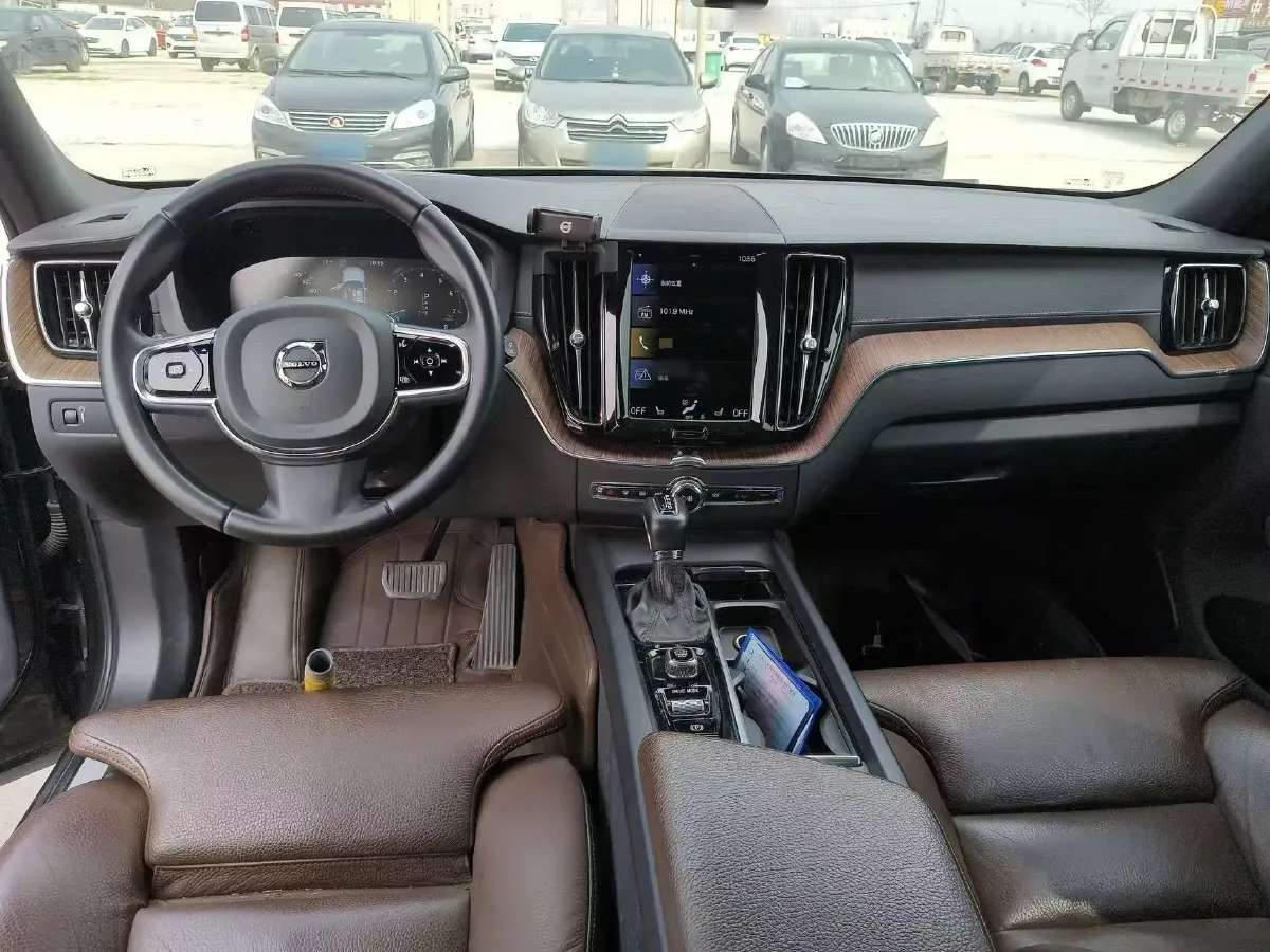 2021 Volvo XC60 2.0T 250HP L4 8AT,autocango,china used car exporter,china ev exporter,chinese used car exporter,chinese used ev exporter
