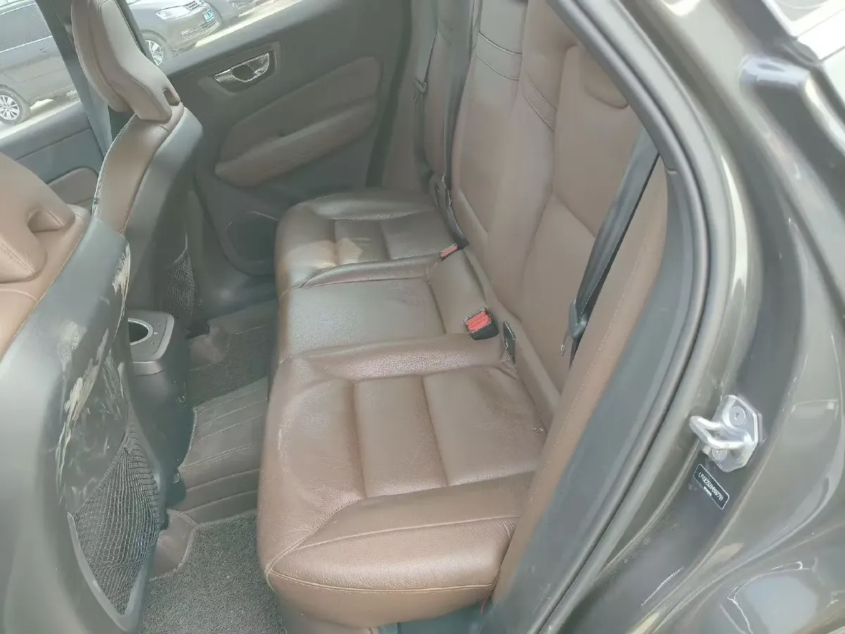 2021 Volvo XC60 2.0T 250HP L4 8AT,autocango,china used car exporter,china ev exporter,chinese used car exporter,chinese used ev exporter