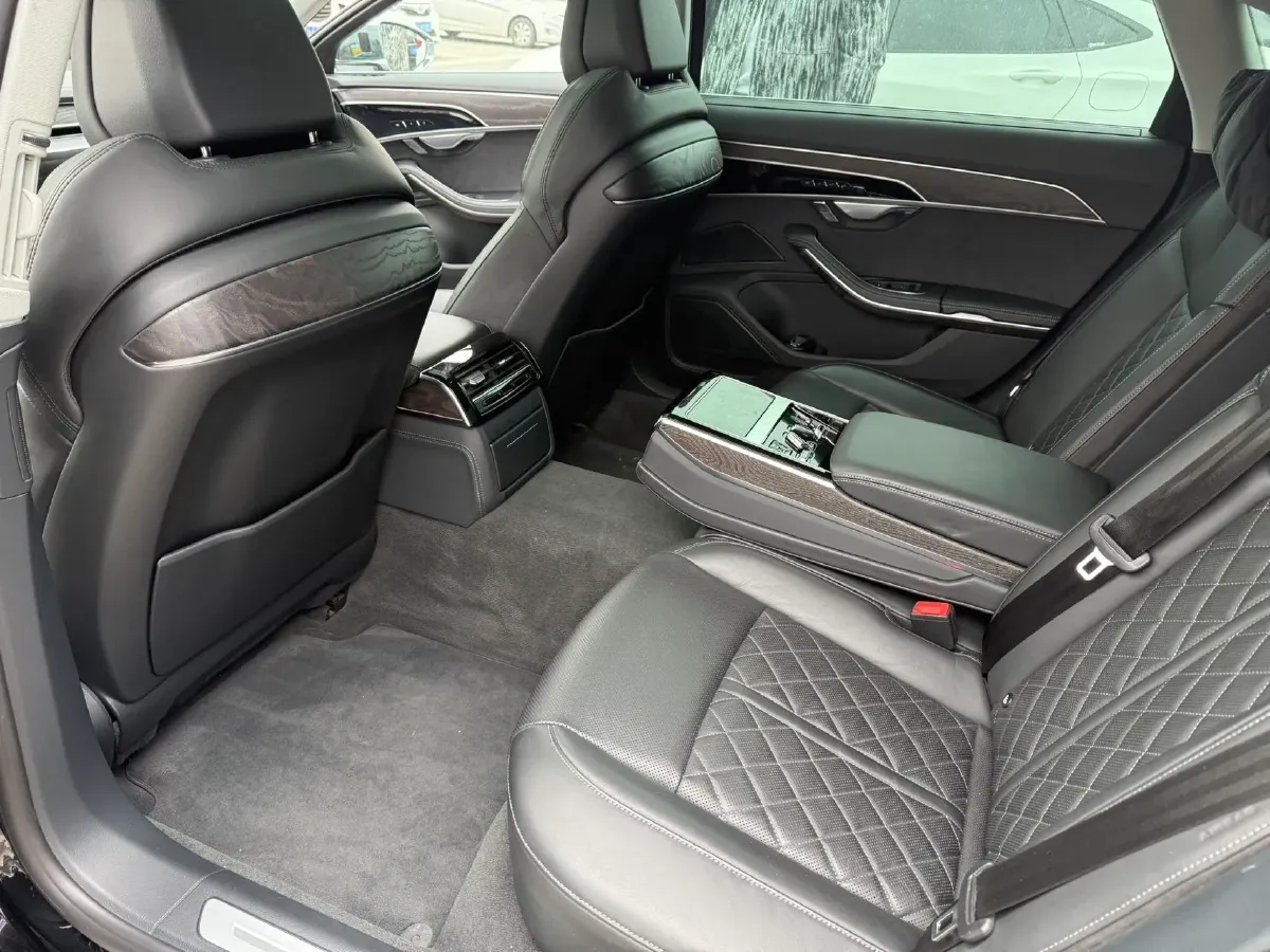 2023 Audi A8 3.0T 286HP V6 8AT,autocango,china used car exporter,china ev exporter,chinese used car exporter,chinese used ev exporter