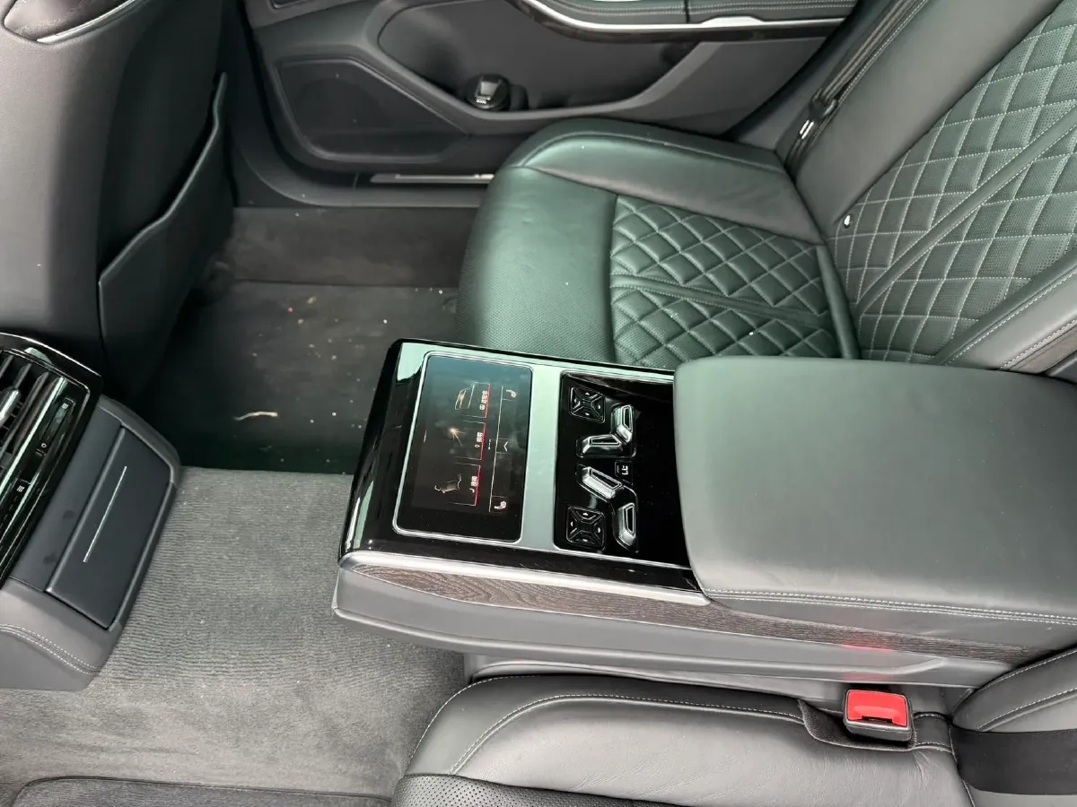 2023 Audi A8 3.0T 286HP V6 8AT,autocango,china used car exporter,china ev exporter,chinese used car exporter,chinese used ev exporter