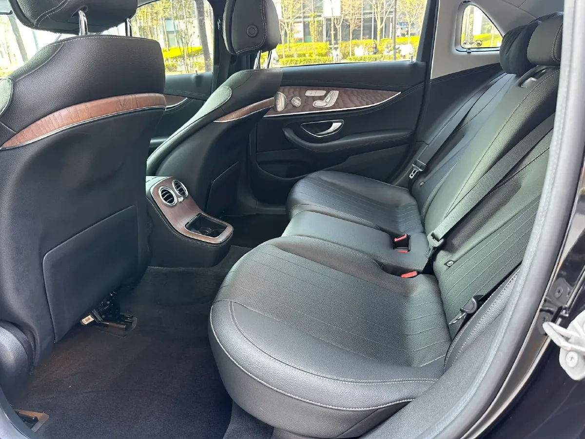 2021 Mercedes-Benz E Class 2.0T 258HP L4 9AT,autocango,china used car exporter,china ev exporter,chinese used car exporter,chinese used ev exporter