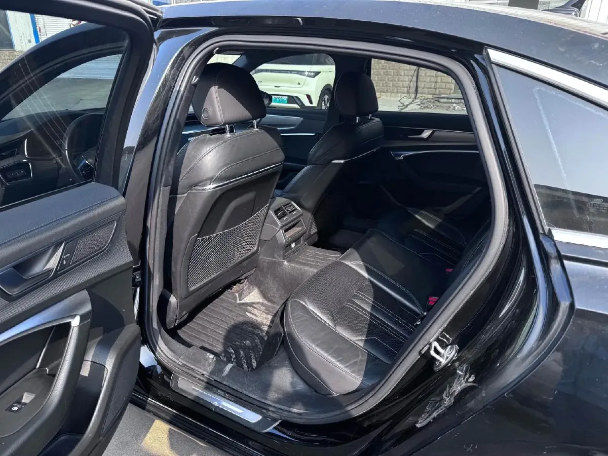 2021 Audi A6L 2.0T 190HP L4 7DCT,autocango,china used car exporter,china ev exporter,chinese used car exporter,chinese used ev exporter