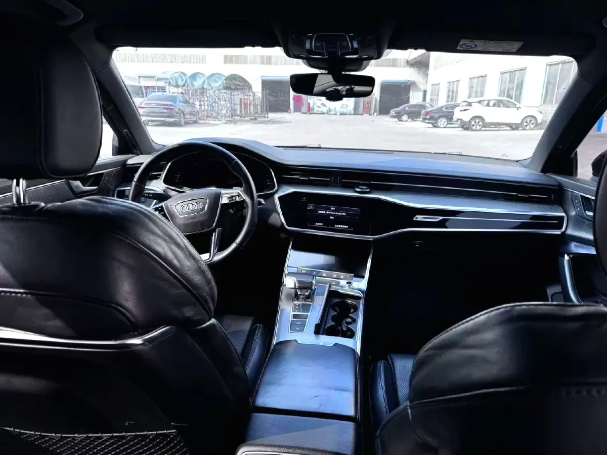 2021 Audi A6L 2.0T 190HP L4 7DCT,autocango,china used car exporter,china ev exporter,chinese used car exporter,chinese used ev exporter