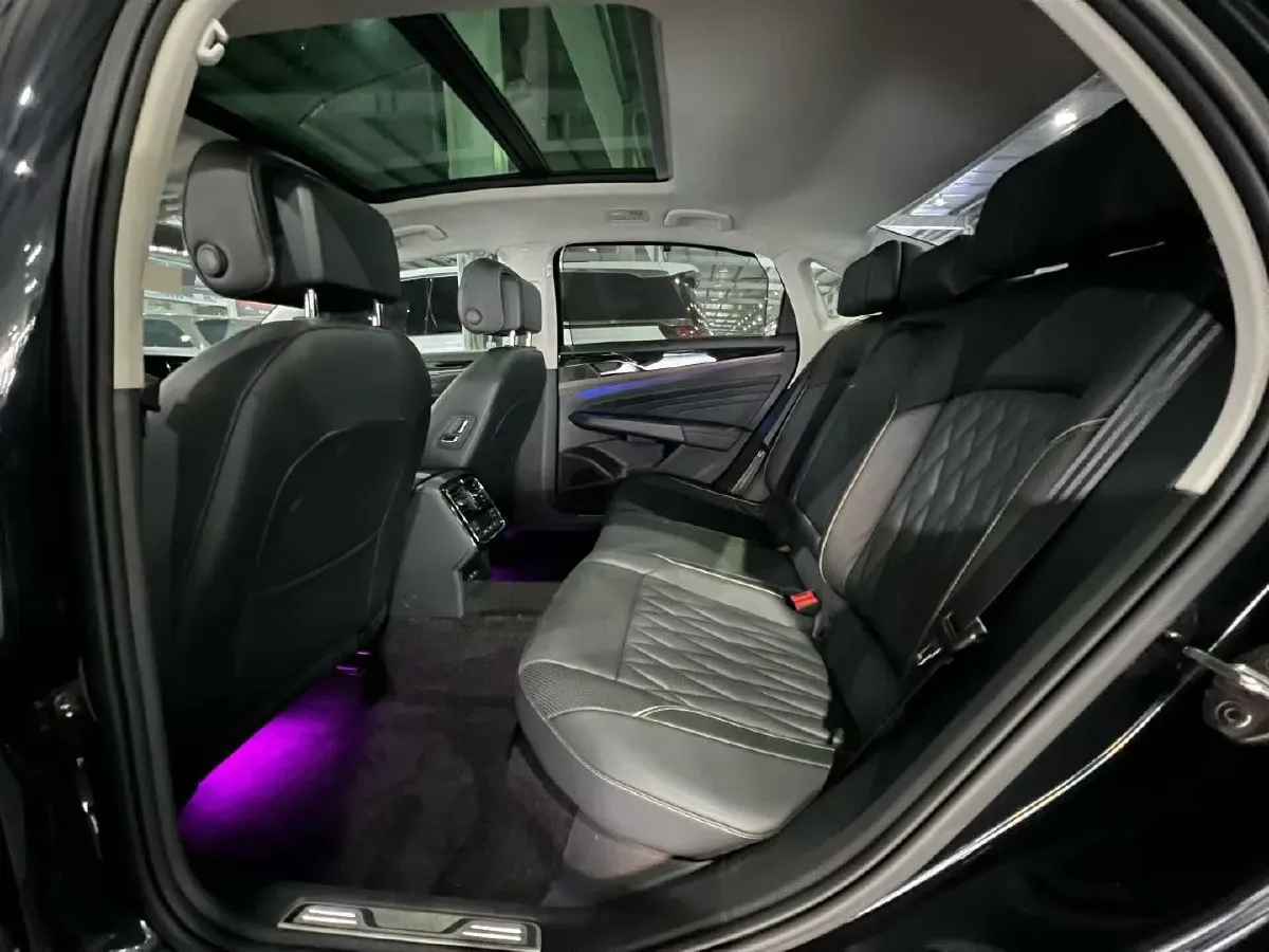 2019 Volvo V40 1.5T 152HP L4 6AT,autocango,china used car exporter,china ev exporter,chinese used car exporter,chinese used ev exporter