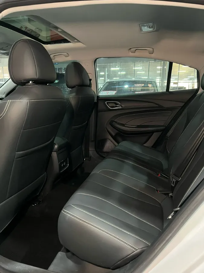 2020 Roewe i5 1.5L 120HP L4 CVT,autocango,china used car exporter,china ev exporter,chinese used car exporter,chinese used ev exporter