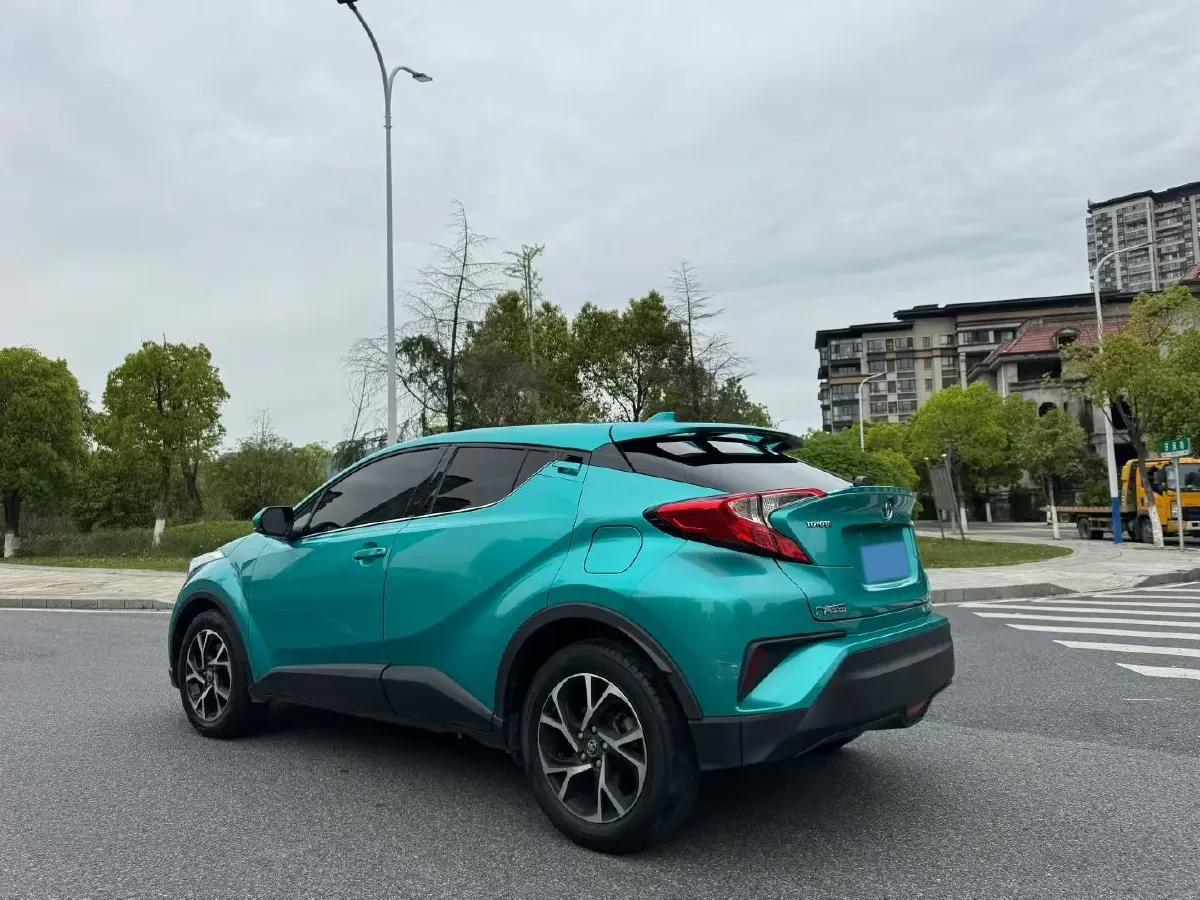 2018 Toyota C-HR 2.0L 171HP L4 CVT,autocango,china used car exporter,china ev exporter,chinese used car exporter,chinese used ev exporter