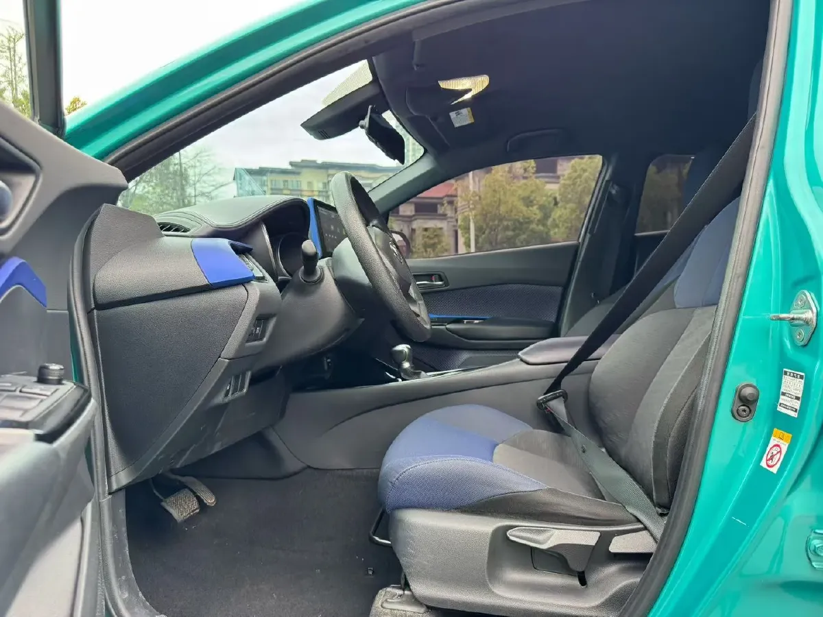 2018 Toyota C-HR 2.0L 171HP L4 CVT,autocango,china used car exporter,china ev exporter,chinese used car exporter,chinese used ev exporter